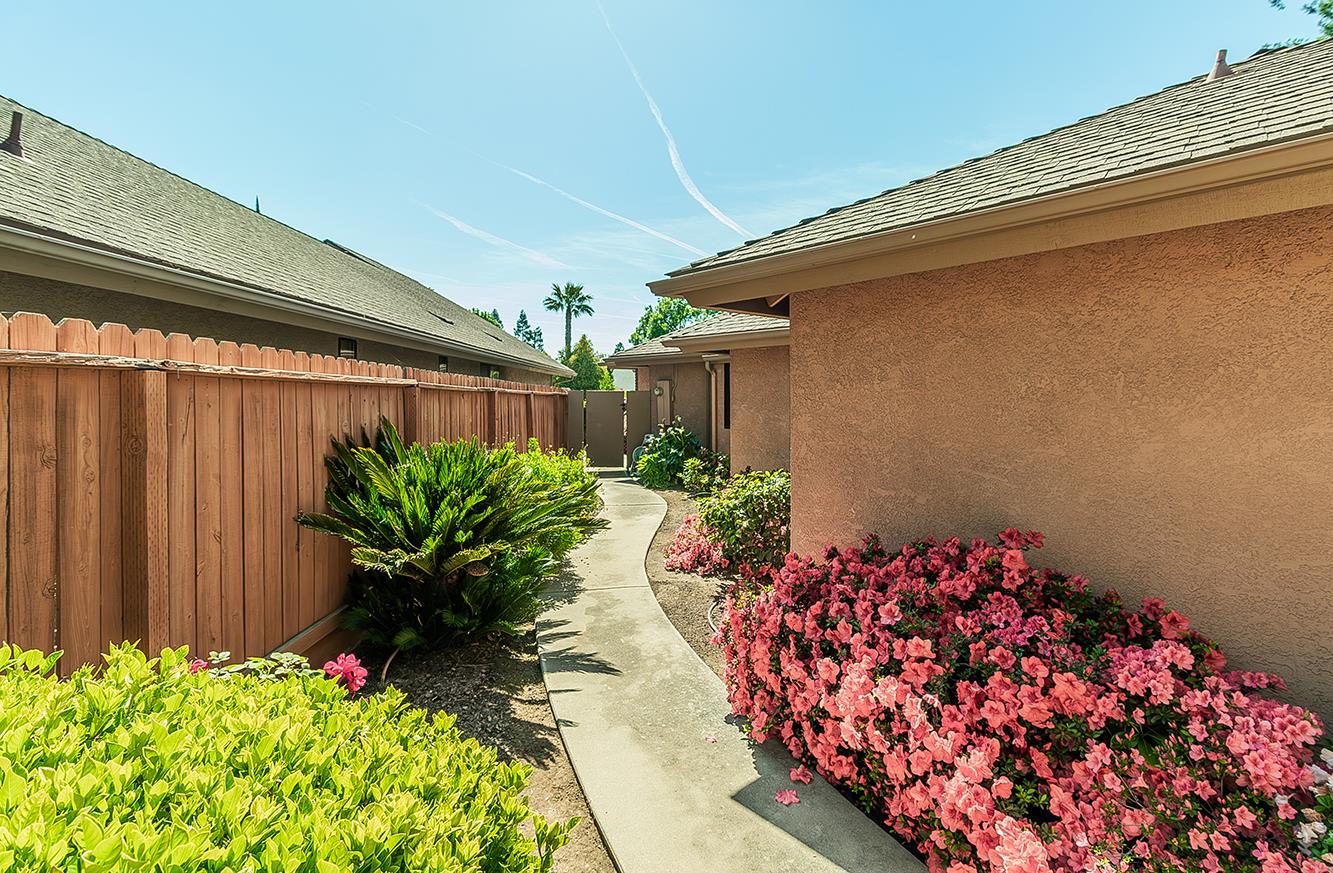 7355 N Pacific Ave, Fresno, CA 93711