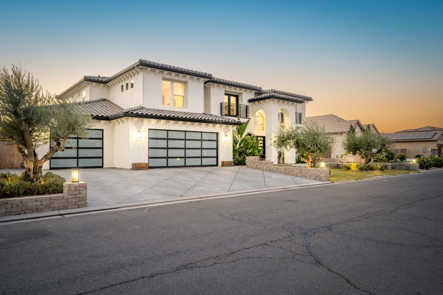 402 S Michelle Ave, Kerman, CA 93630