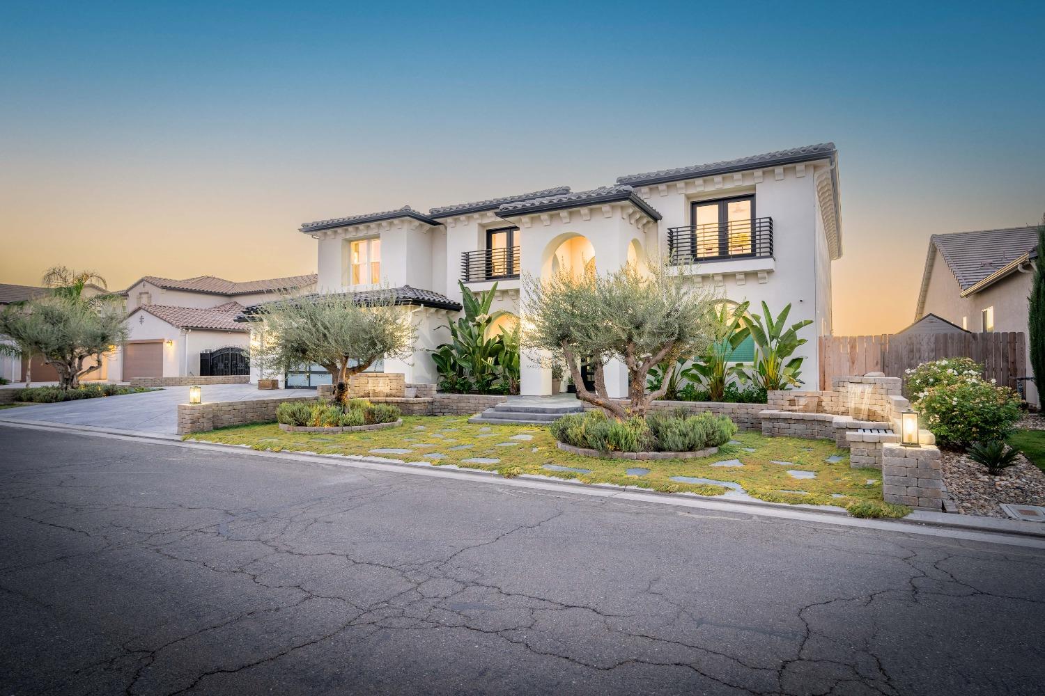 402 S Michelle Ave, Kerman, CA 93630