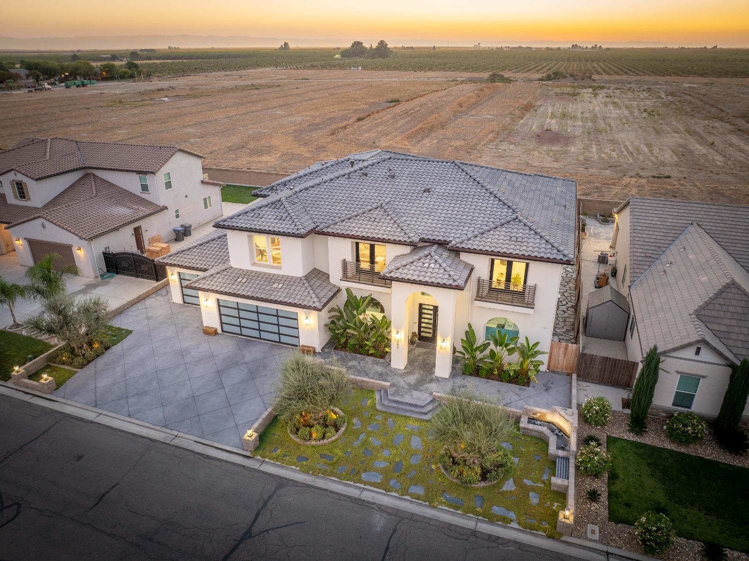 402 S Michelle Ave, Kerman, CA 93630