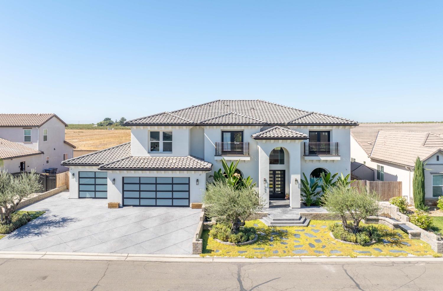 402 S Michelle Ave, Kerman, CA 93630