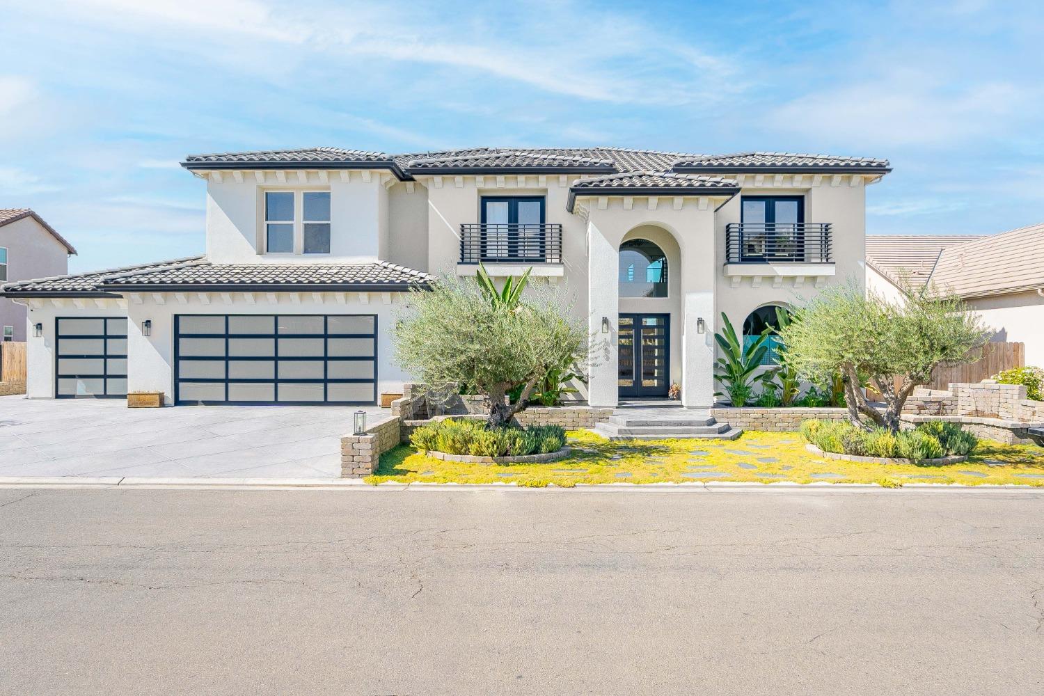 402 S Michelle Ave, Kerman, CA 93630