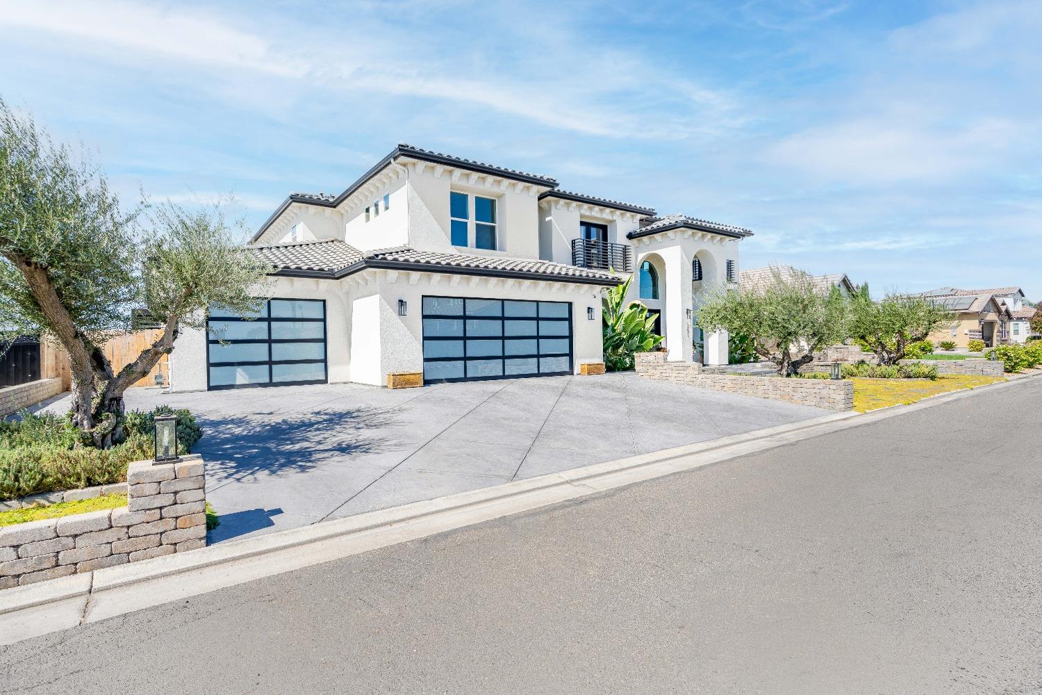 402 S Michelle Ave, Kerman, CA 93630