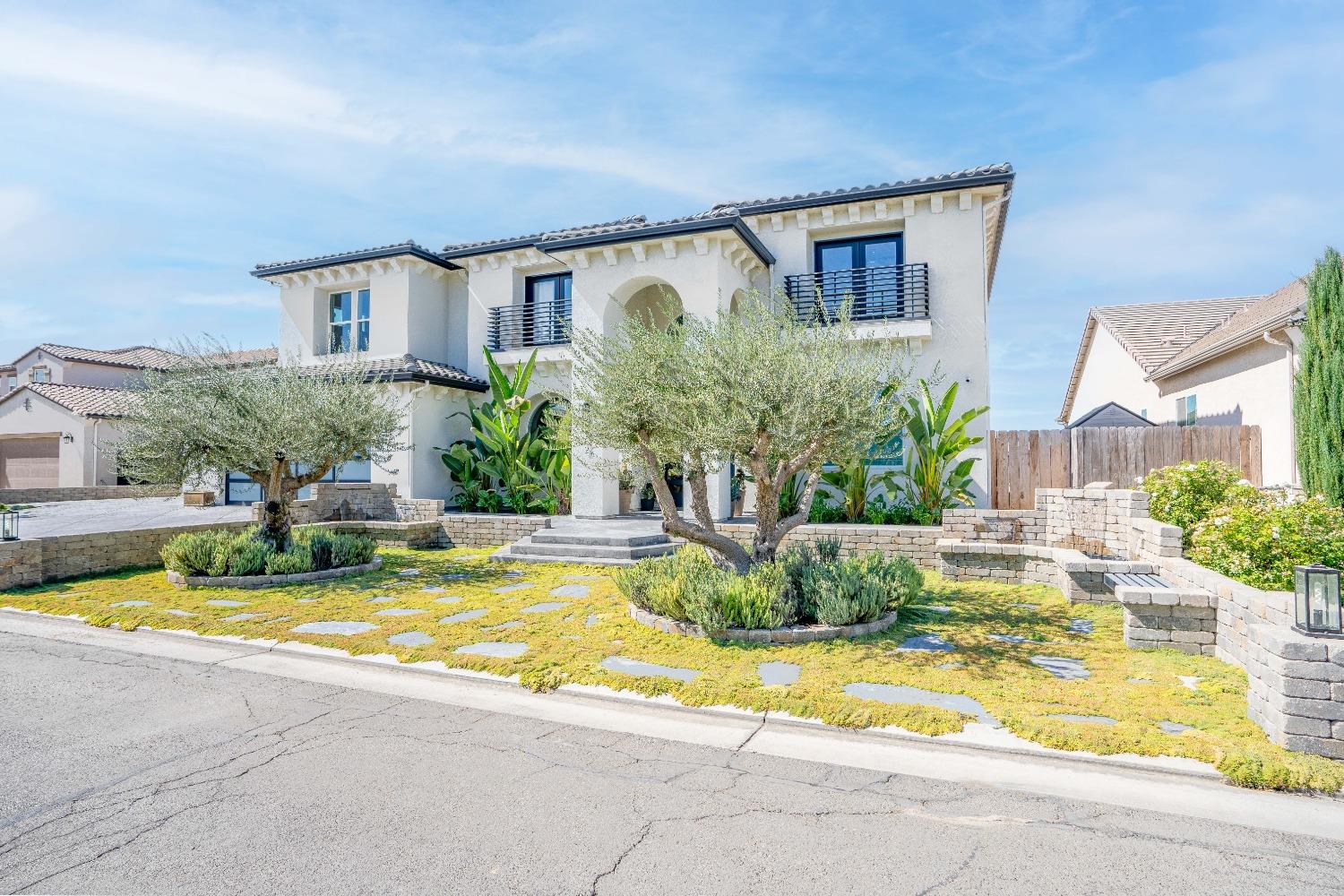 402 S Michelle Ave, Kerman, CA 93630