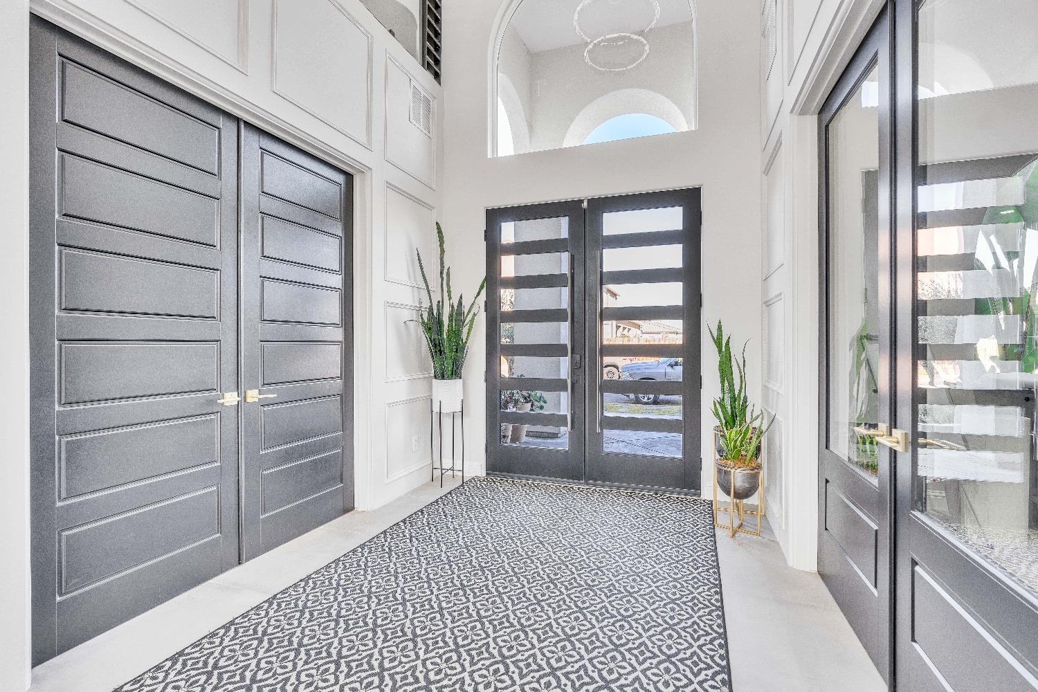 402 S Michelle Ave, Kerman, CA 93630