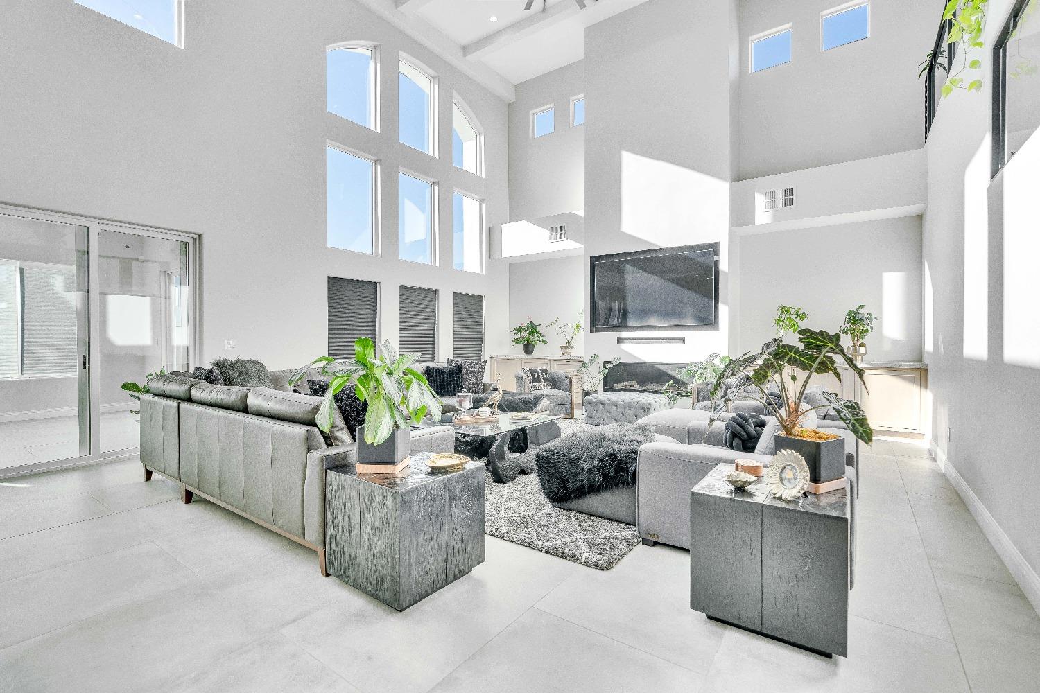 402 S Michelle Ave, Kerman, CA 93630