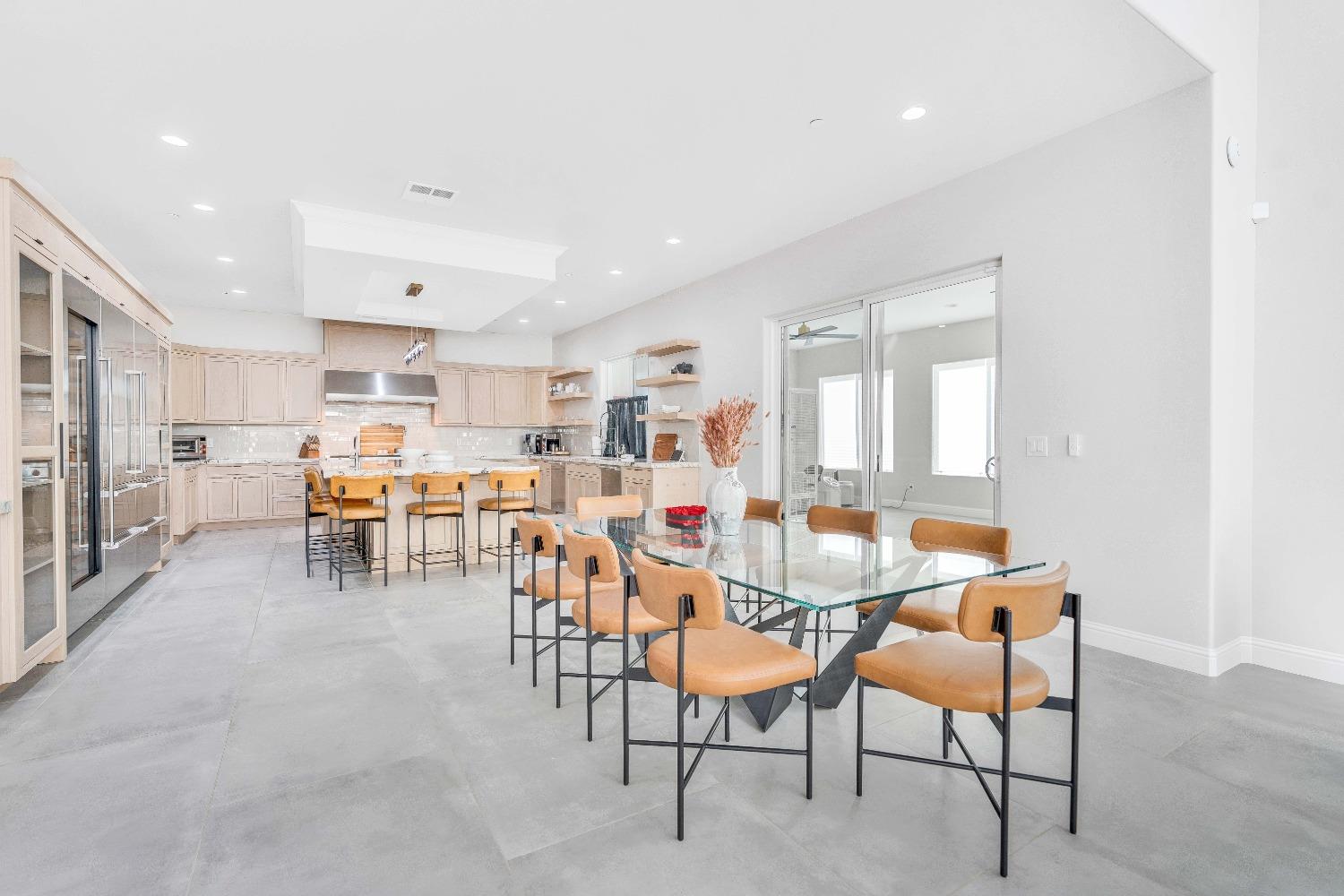 402 S Michelle Ave, Kerman, CA 93630
