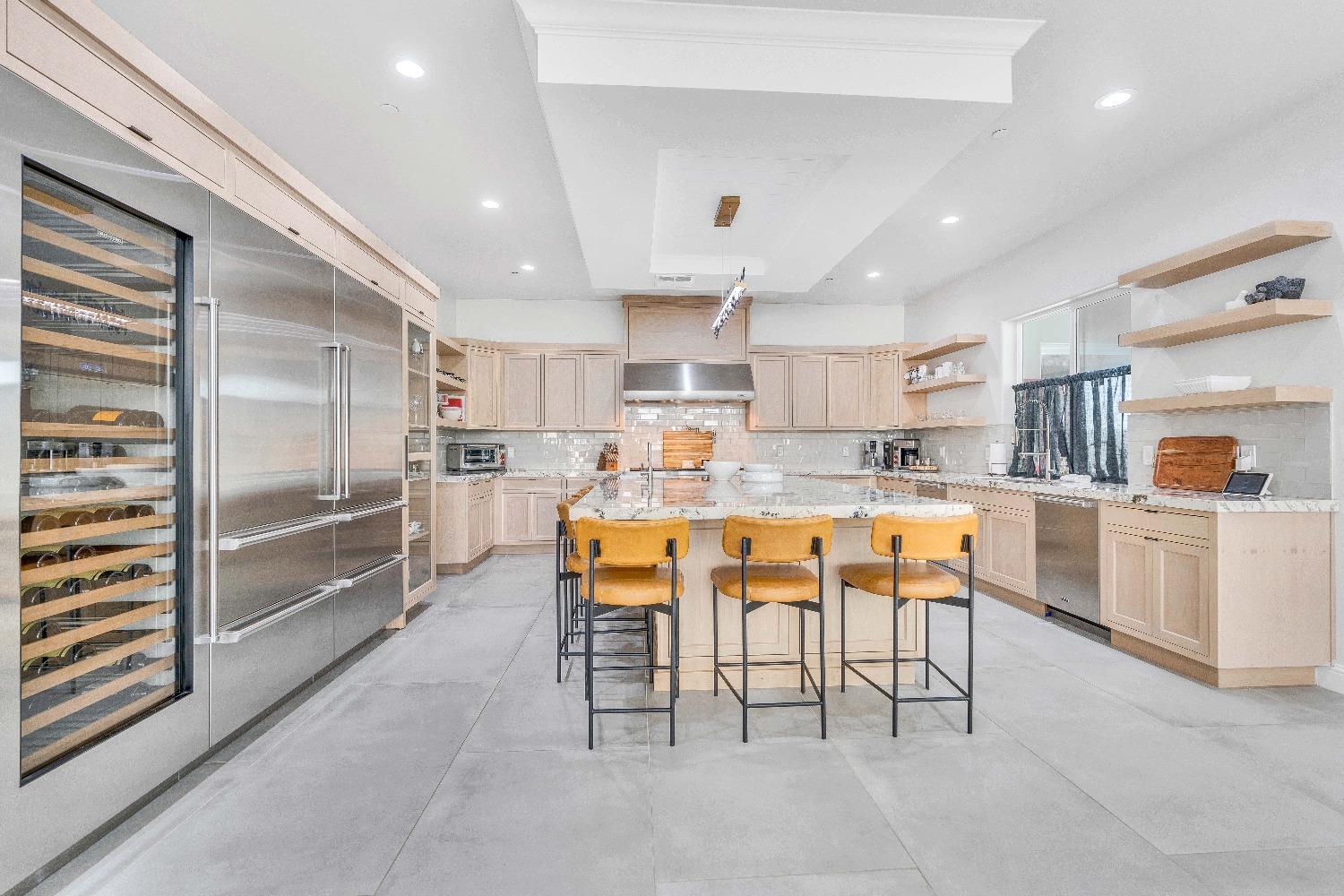 402 S Michelle Ave, Kerman, CA 93630