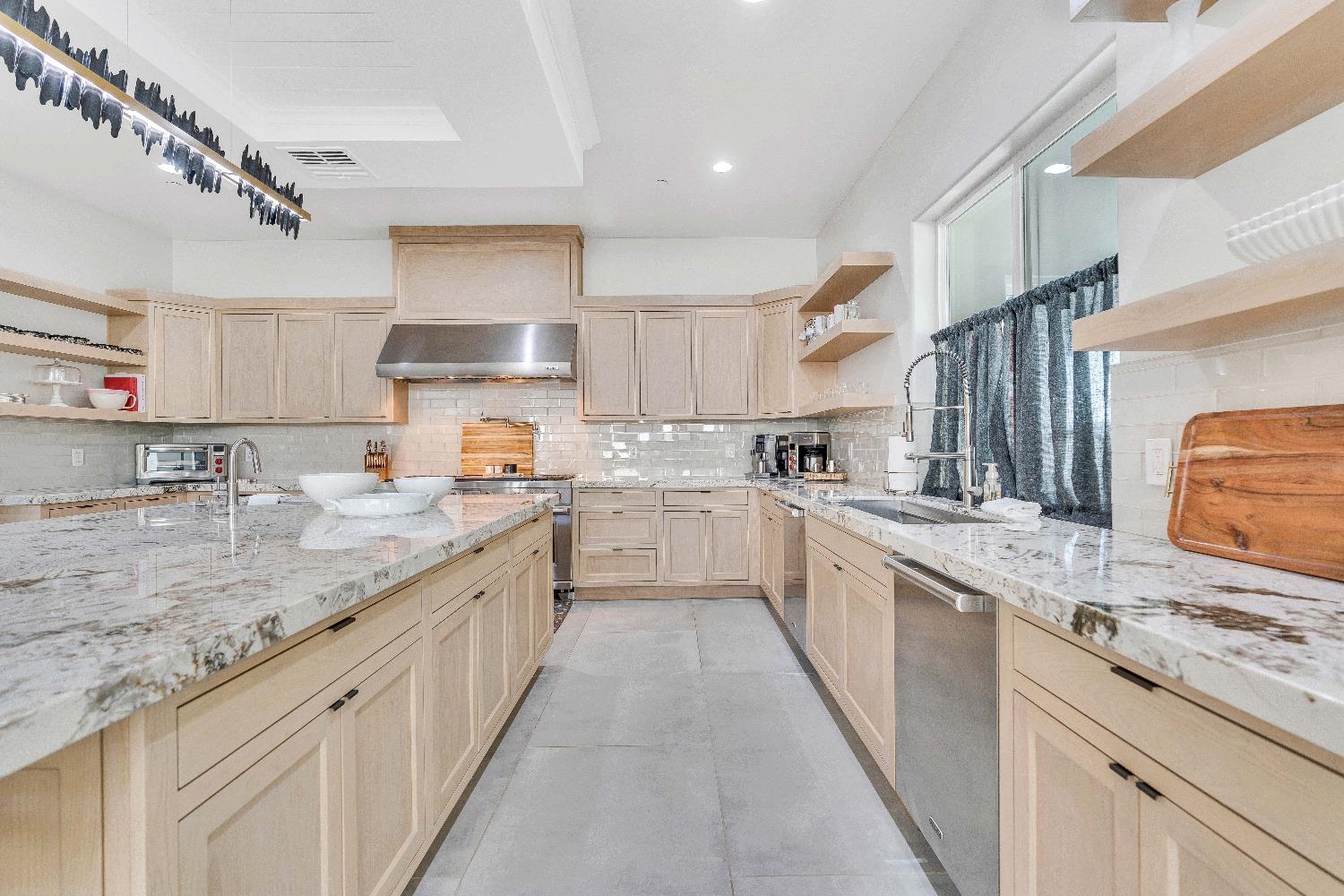 402 S Michelle Ave, Kerman, CA 93630