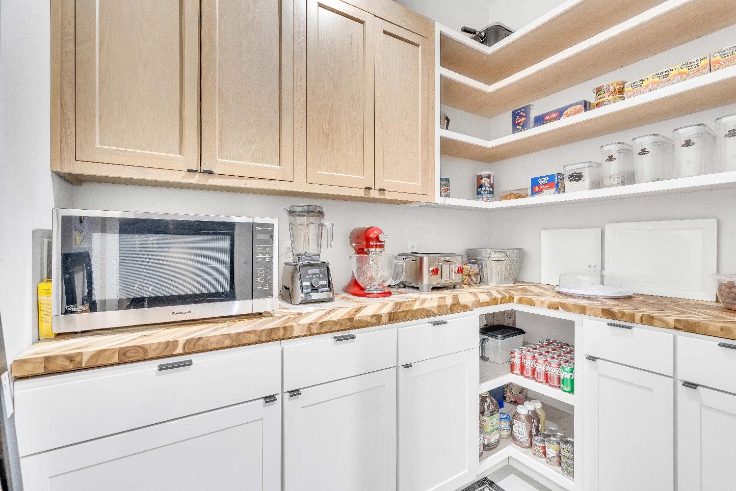 402 S Michelle Ave, Kerman, CA 93630