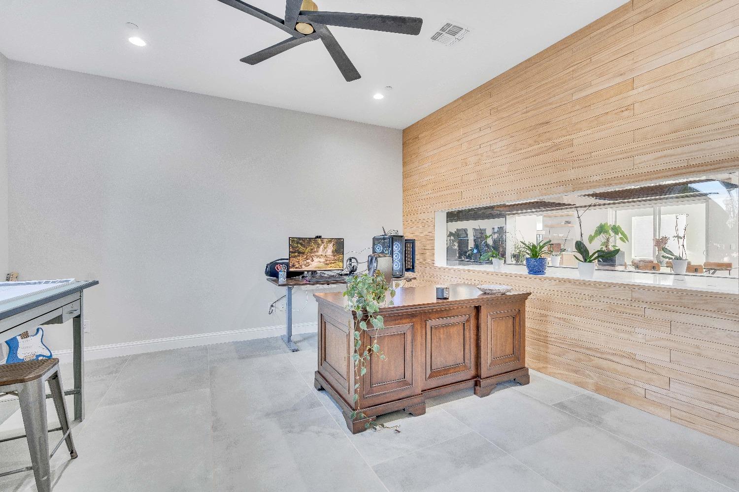 402 S Michelle Ave, Kerman, CA 93630