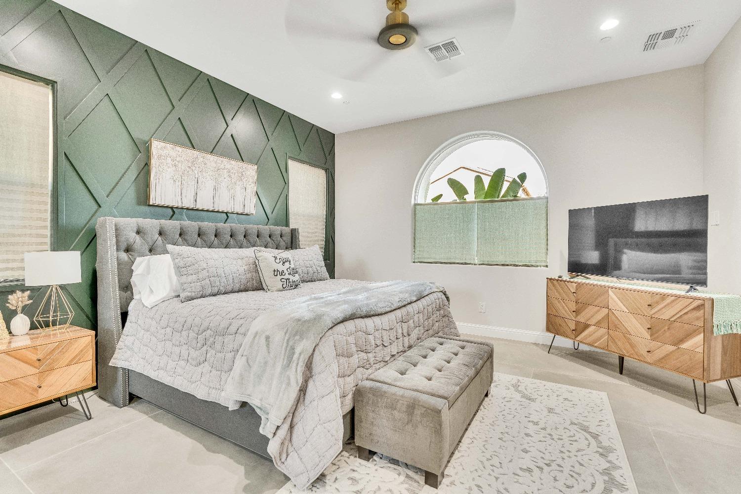 402 S Michelle Ave, Kerman, CA 93630