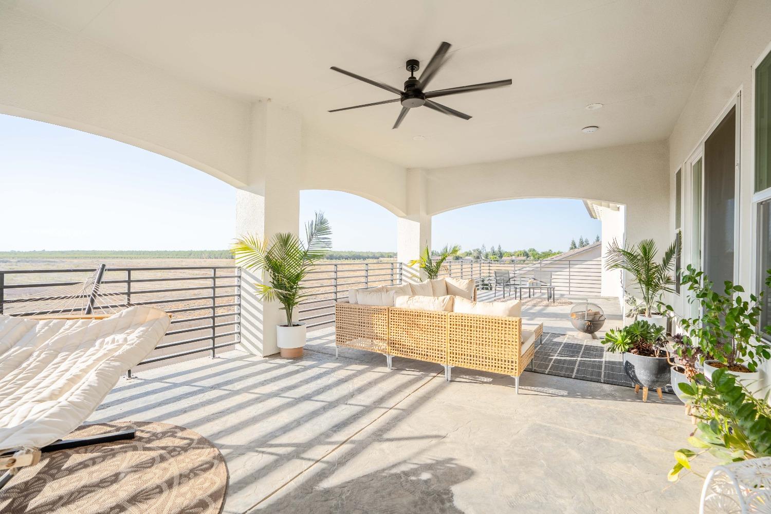 402 S Michelle Ave, Kerman, CA 93630