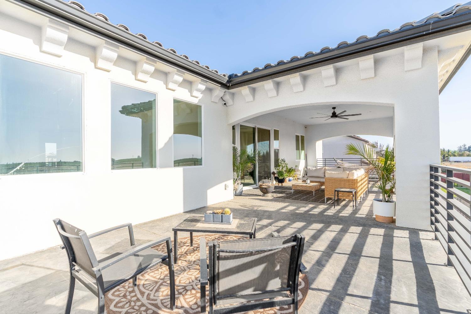 402 S Michelle Ave, Kerman, CA 93630