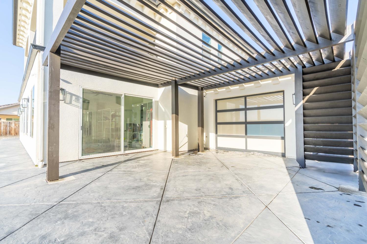 402 S Michelle Ave, Kerman, CA 93630