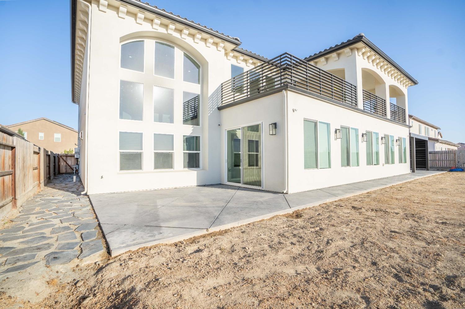 402 S Michelle Ave, Kerman, CA 93630