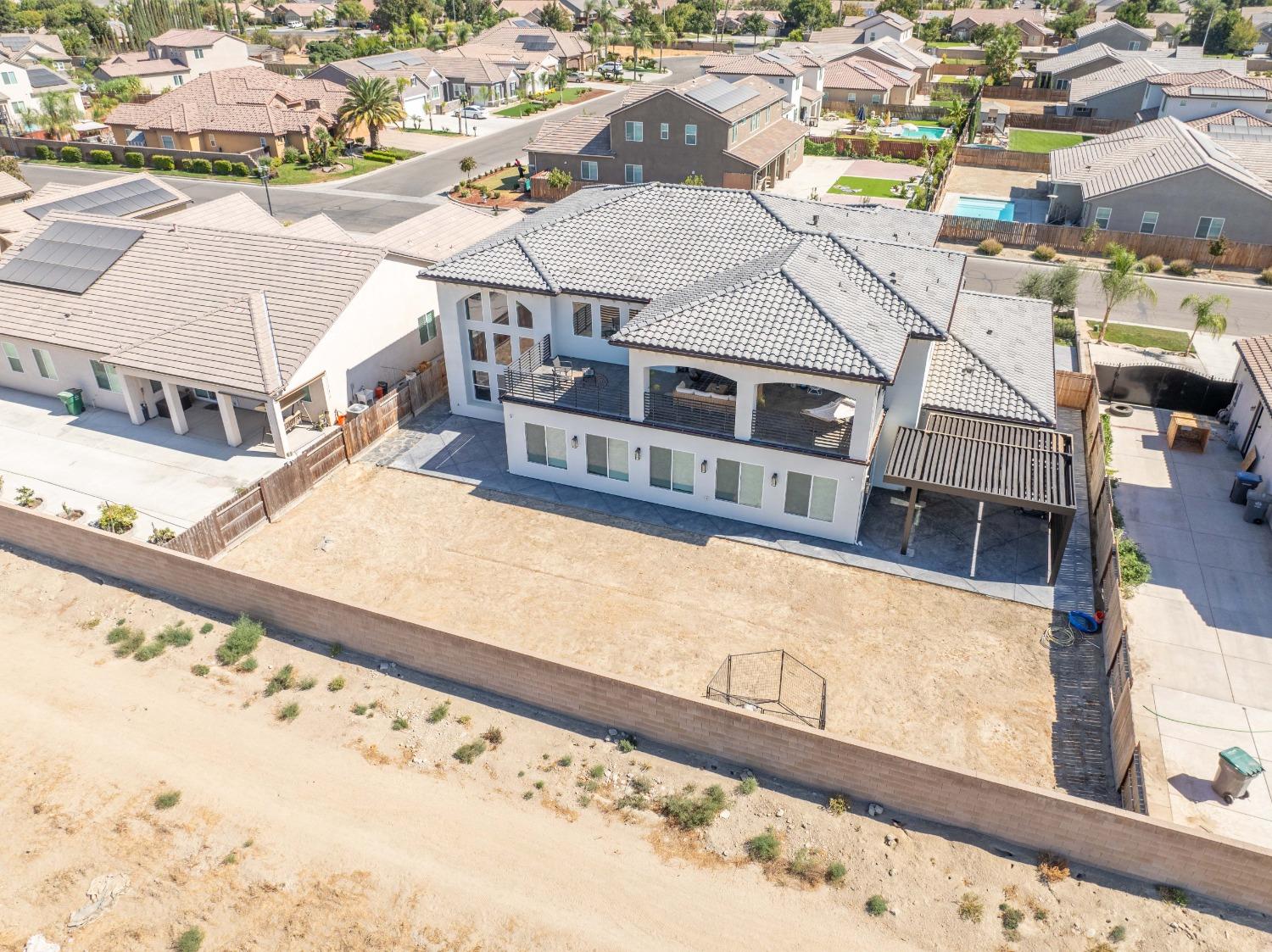 402 S Michelle Ave, Kerman, CA 93630
