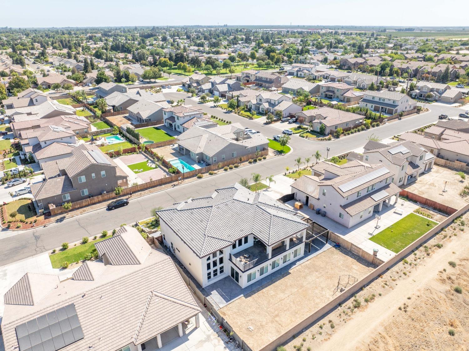 402 S Michelle Ave, Kerman, CA 93630