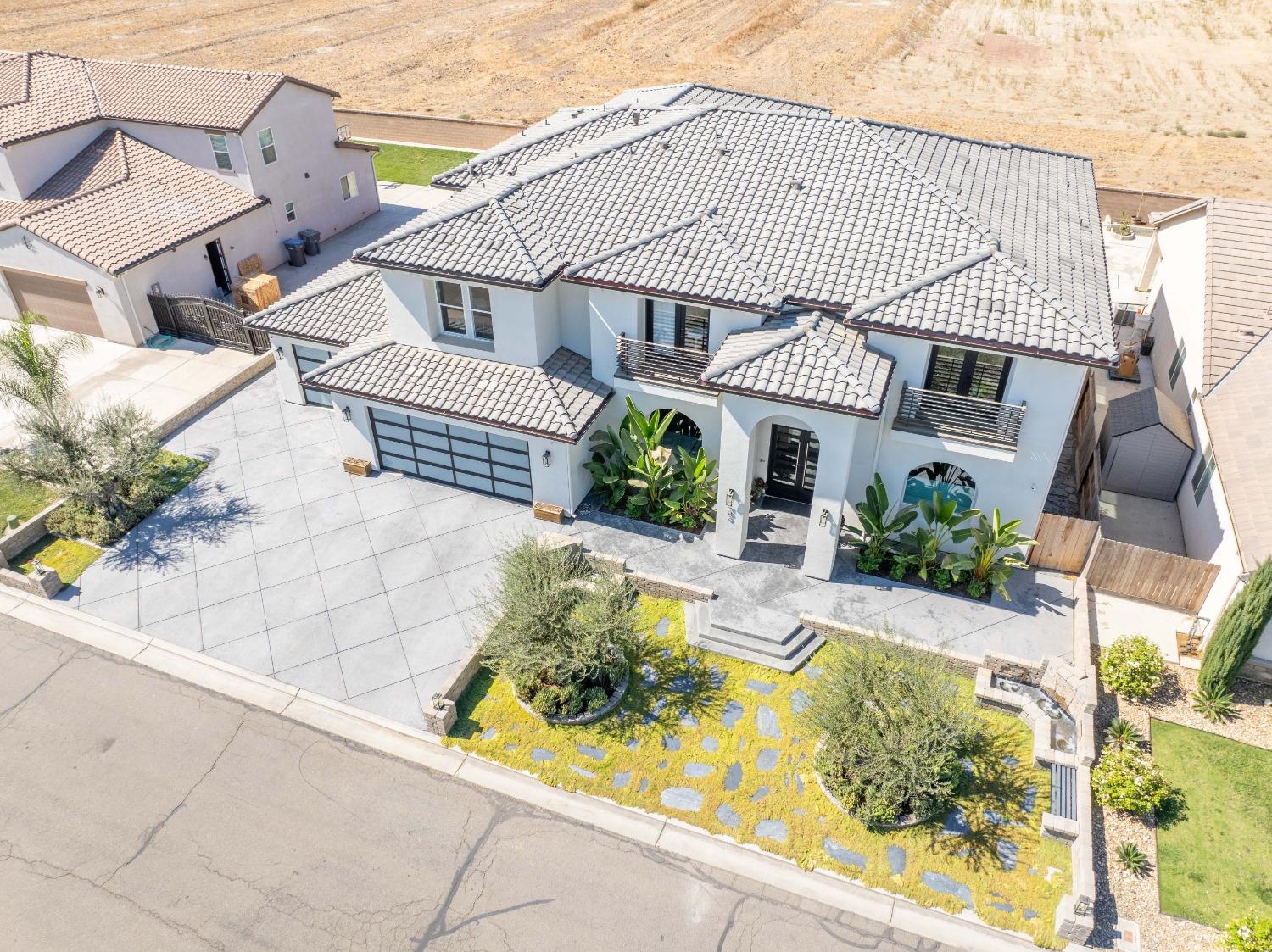 402 S Michelle Ave, Kerman, CA 93630