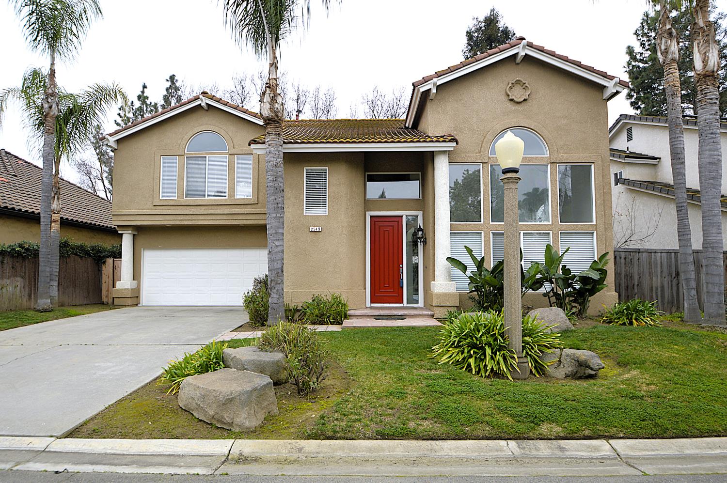2549 E Jenny Ave, Fresno, CA 93720