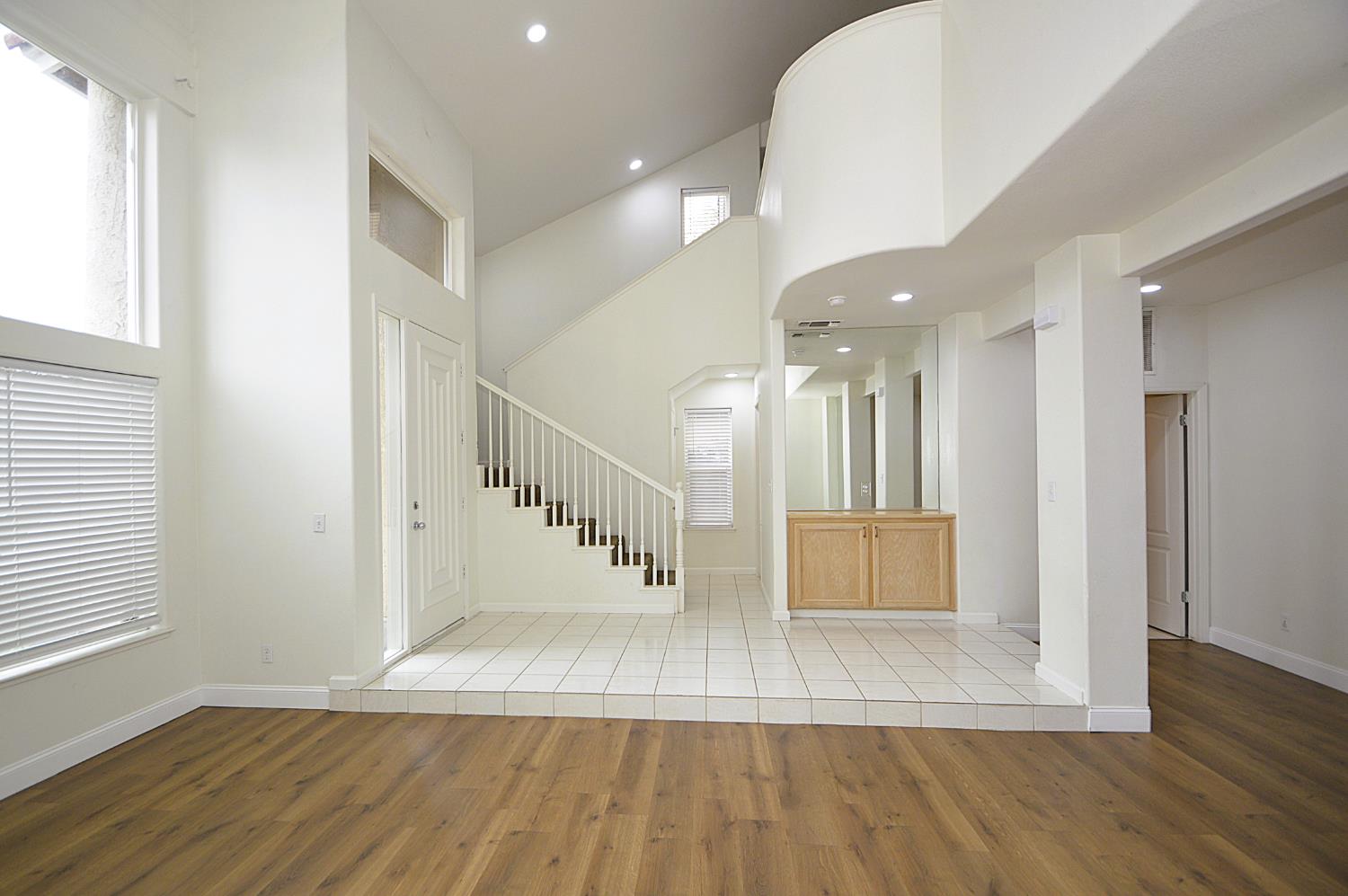 2549 E Jenny Ave, Fresno, CA 93720