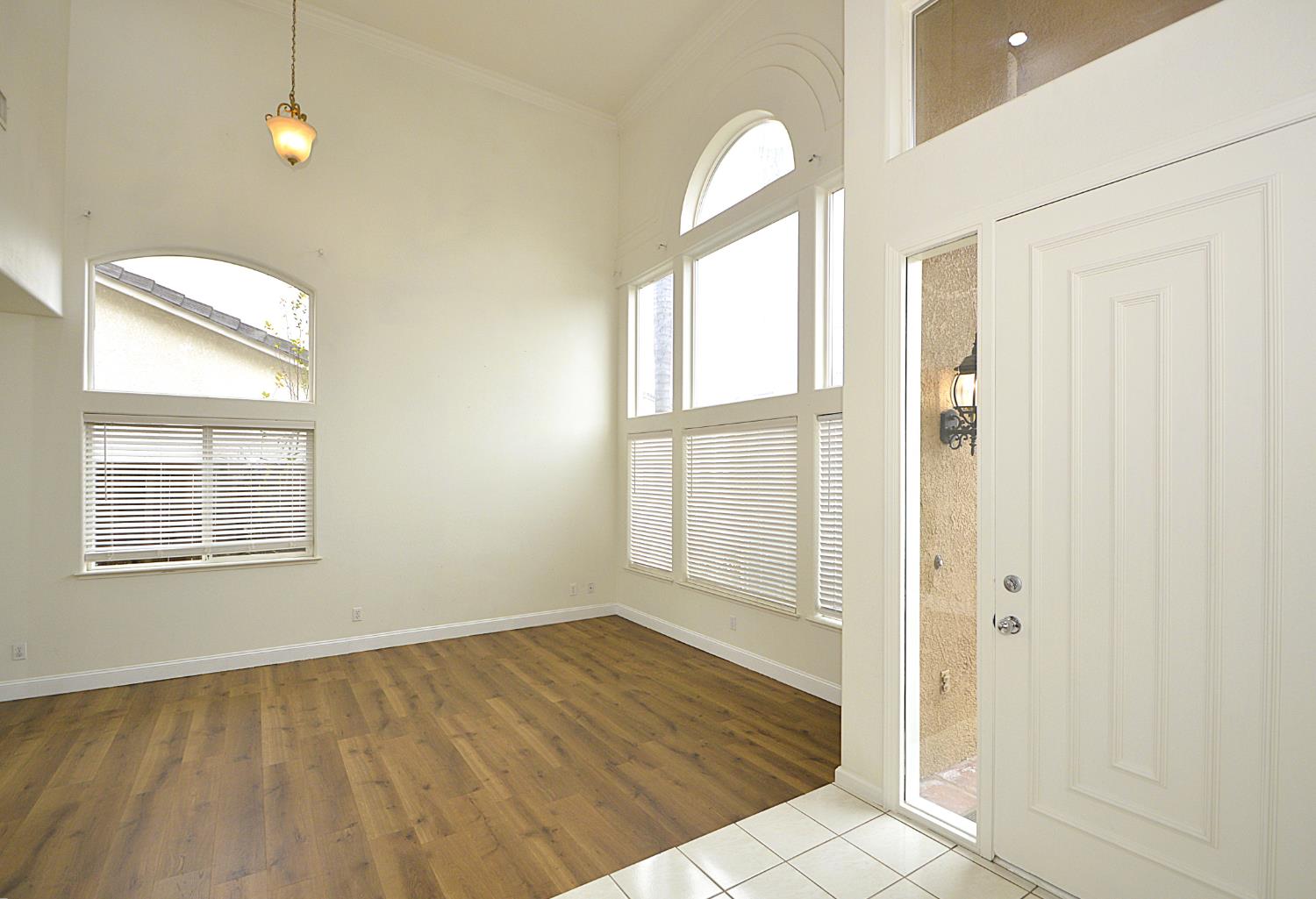 2549 E Jenny Ave, Fresno, CA 93720