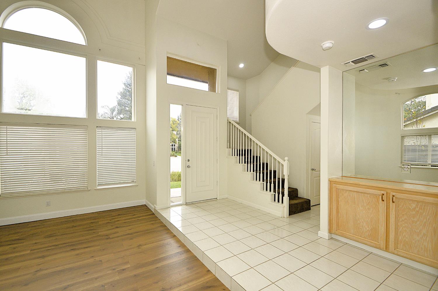 2549 E Jenny Ave, Fresno, CA 93720