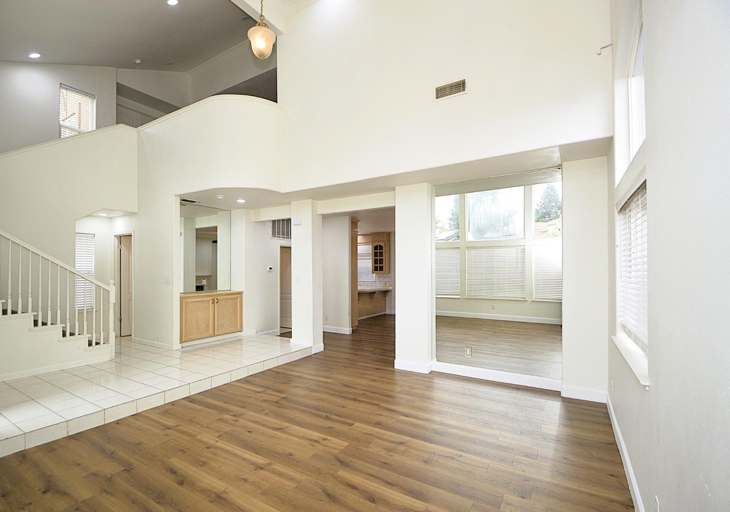 2549 E Jenny Ave, Fresno, CA 93720