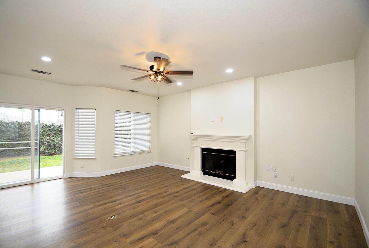 2549 E Jenny Ave, Fresno, CA 93720