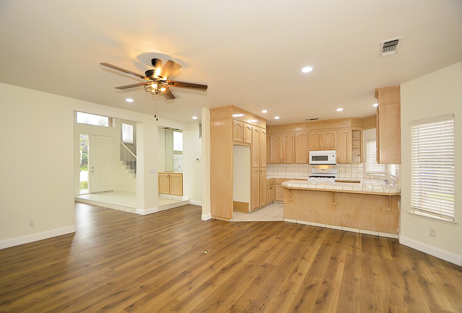 2549 E Jenny Ave, Fresno, CA 93720