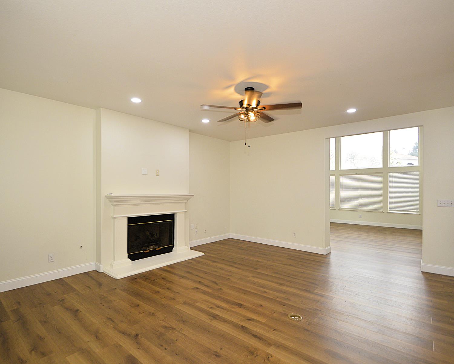 2549 E Jenny Ave, Fresno, CA 93720