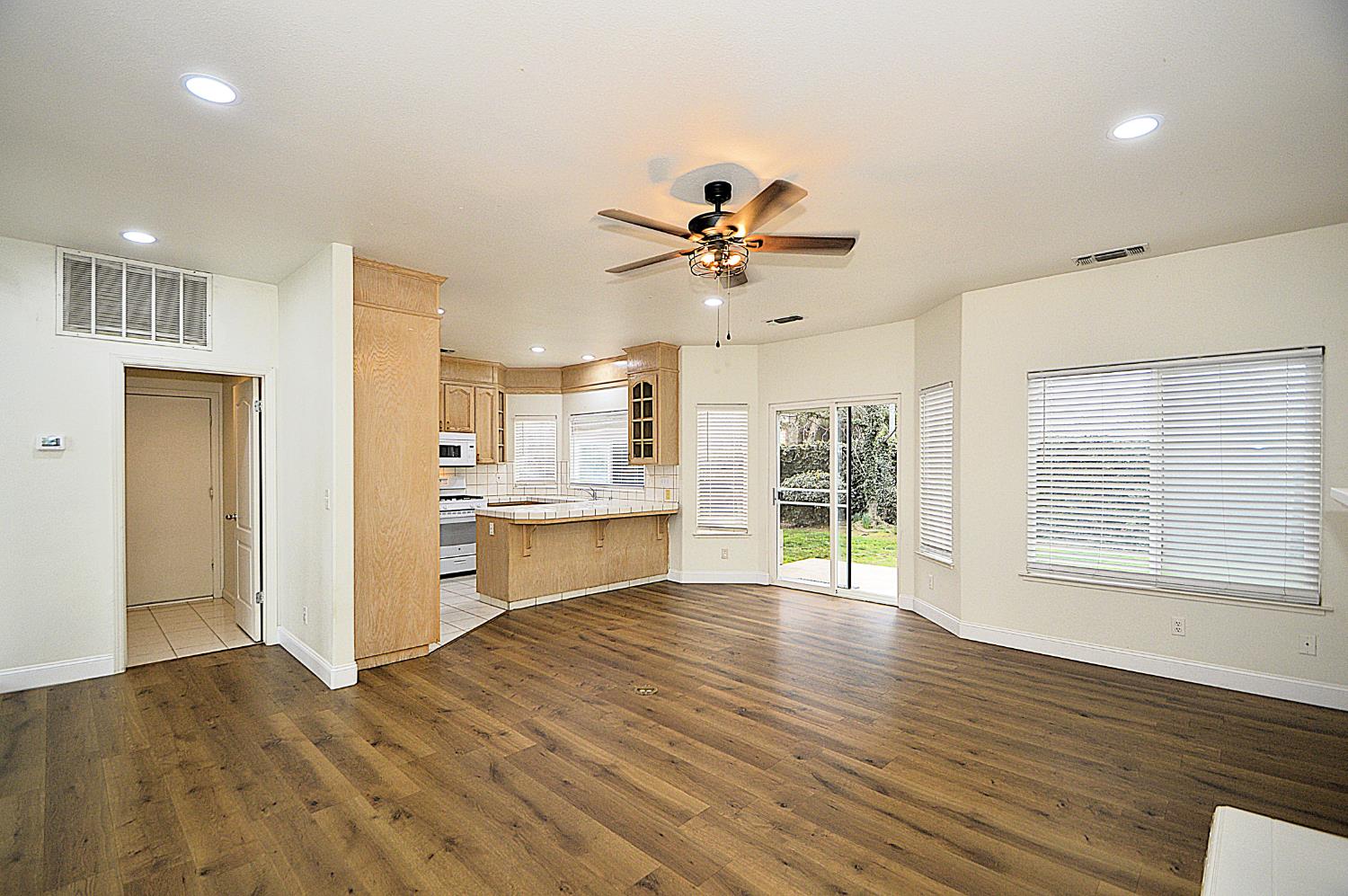 2549 E Jenny Ave, Fresno, CA 93720