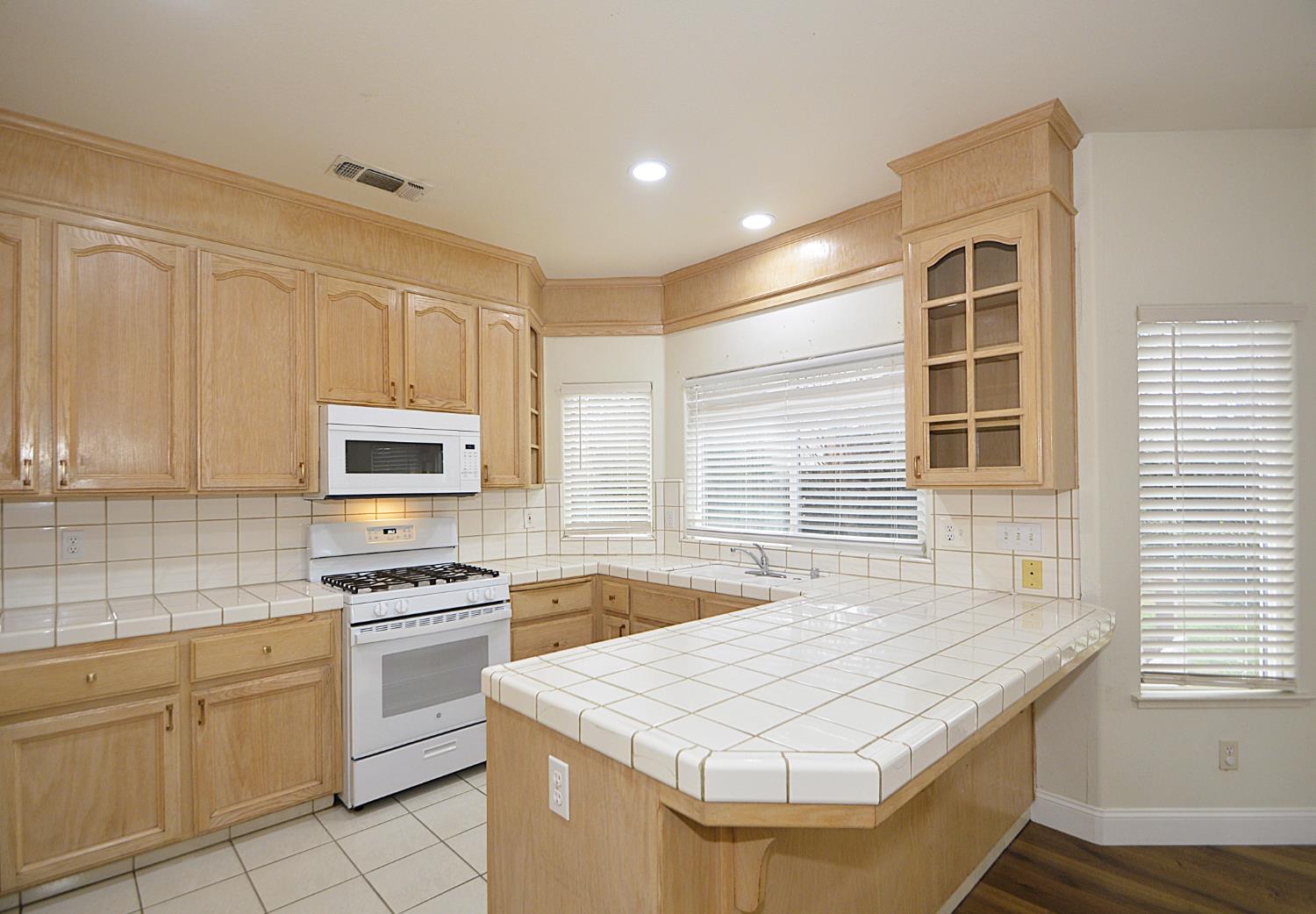 2549 E Jenny Ave, Fresno, CA 93720