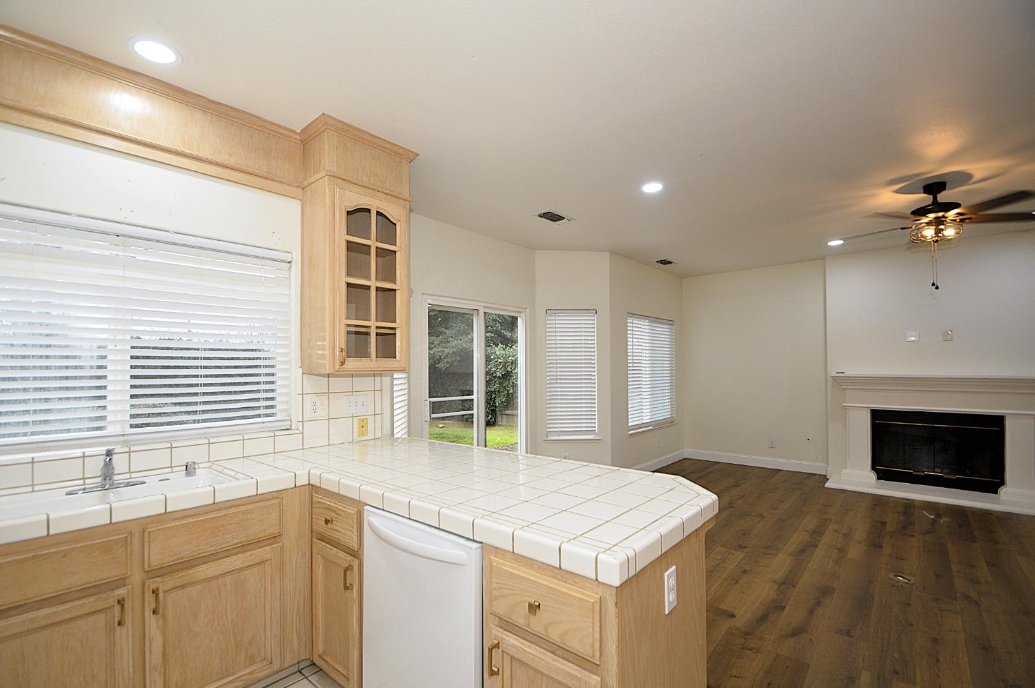 2549 E Jenny Ave, Fresno, CA 93720