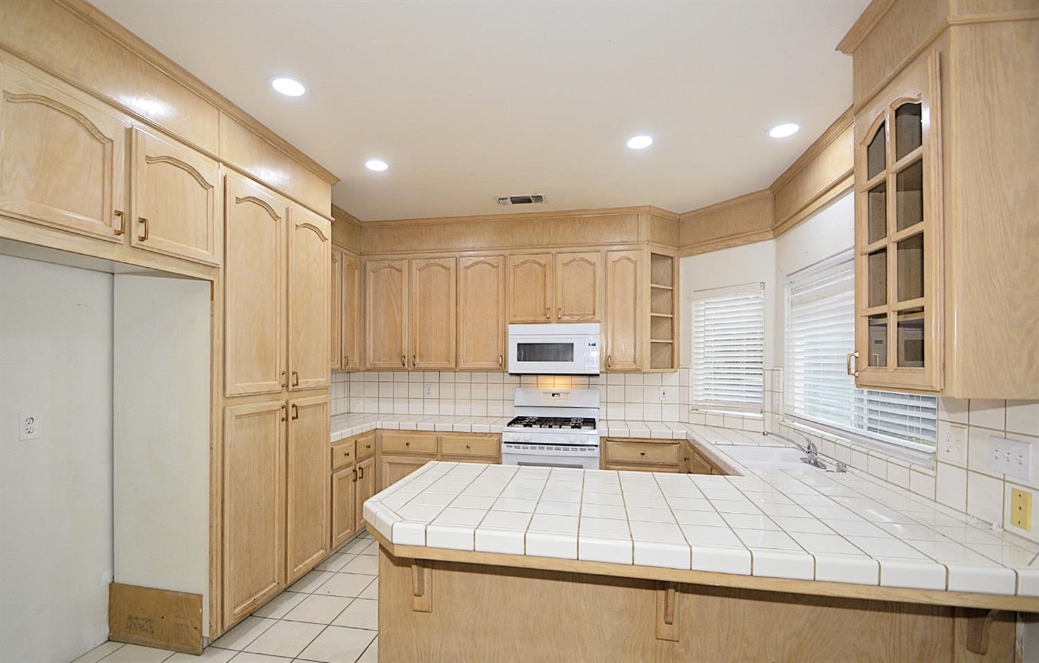 2549 E Jenny Ave, Fresno, CA 93720