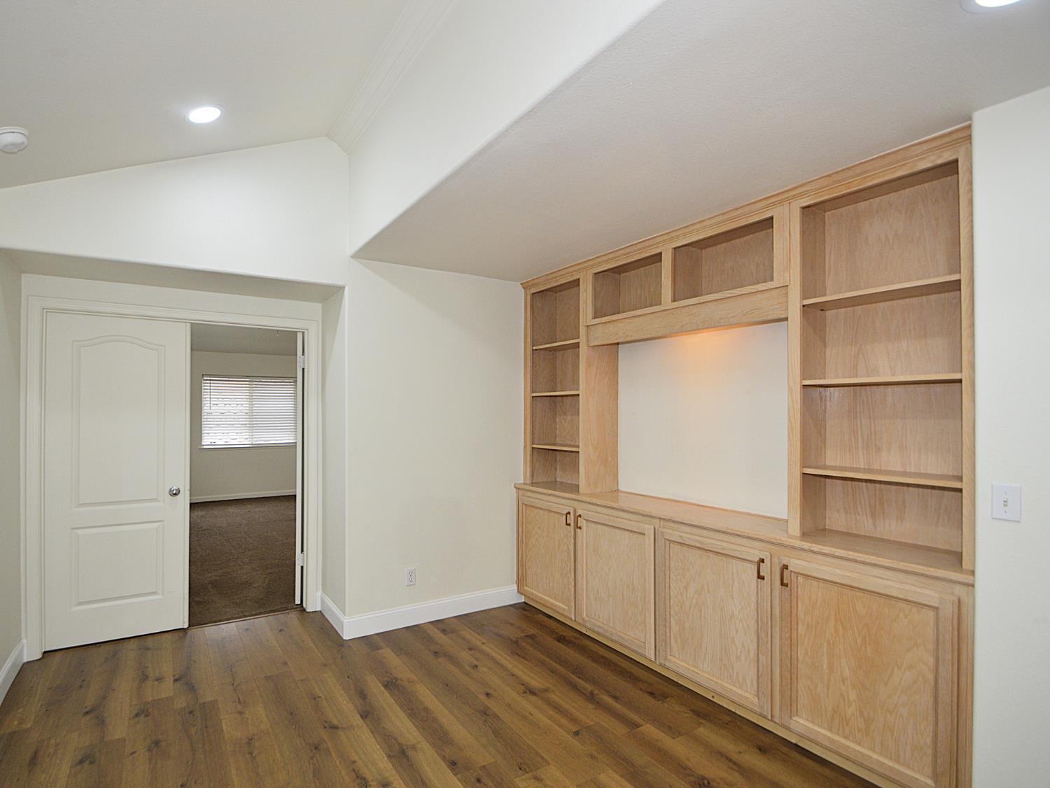 2549 E Jenny Ave, Fresno, CA 93720