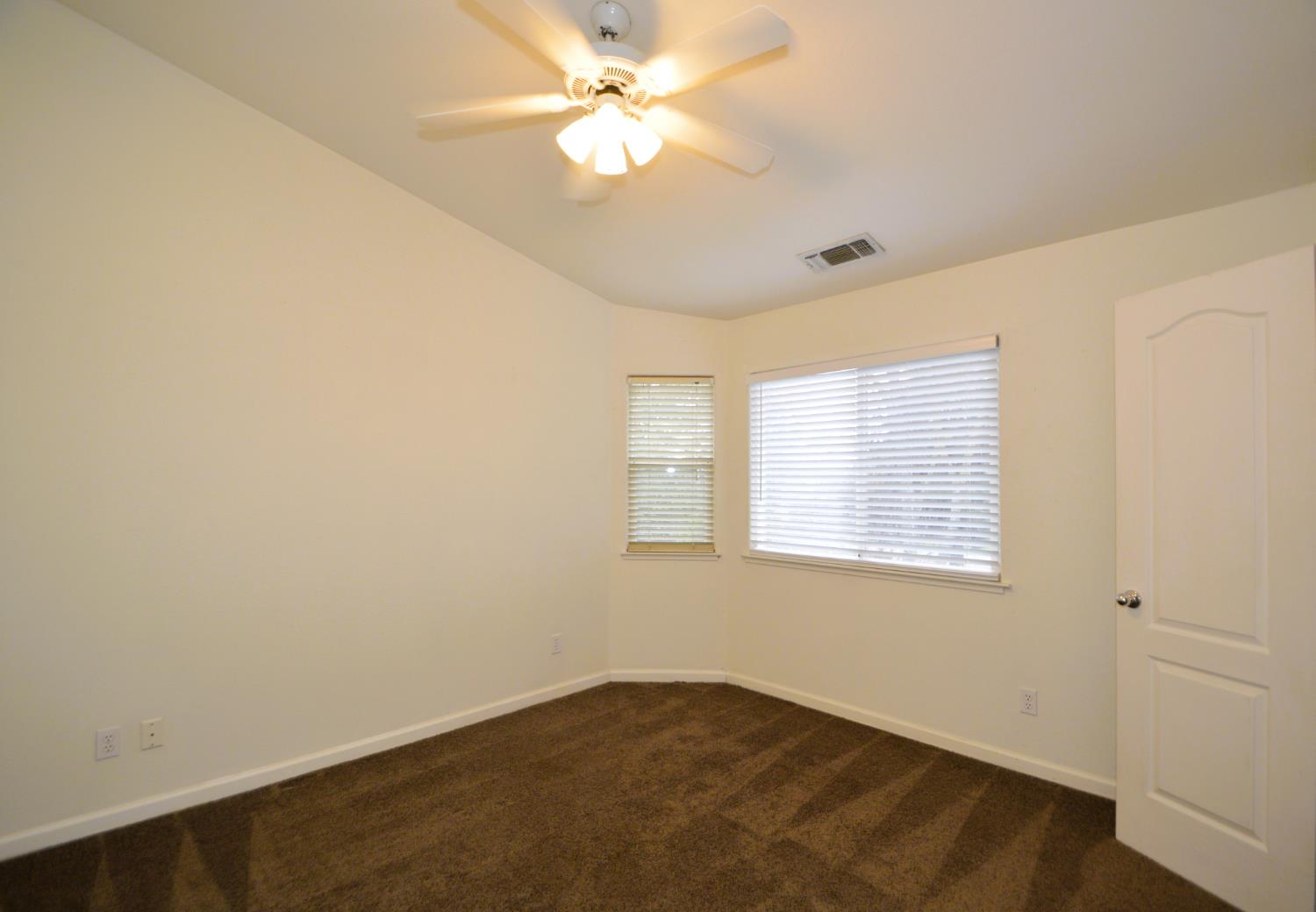 2549 E Jenny Ave, Fresno, CA 93720