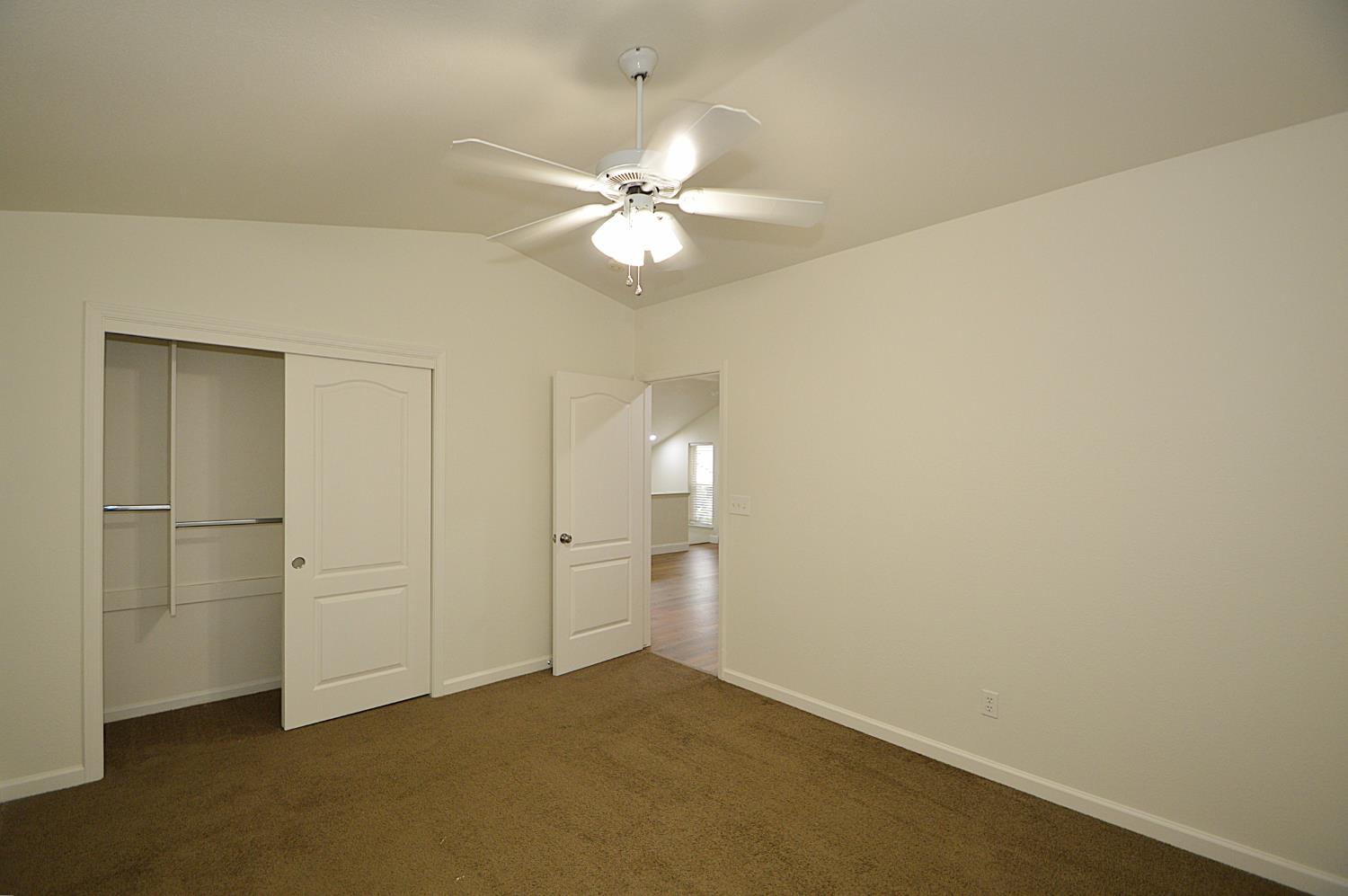 2549 E Jenny Ave, Fresno, CA 93720