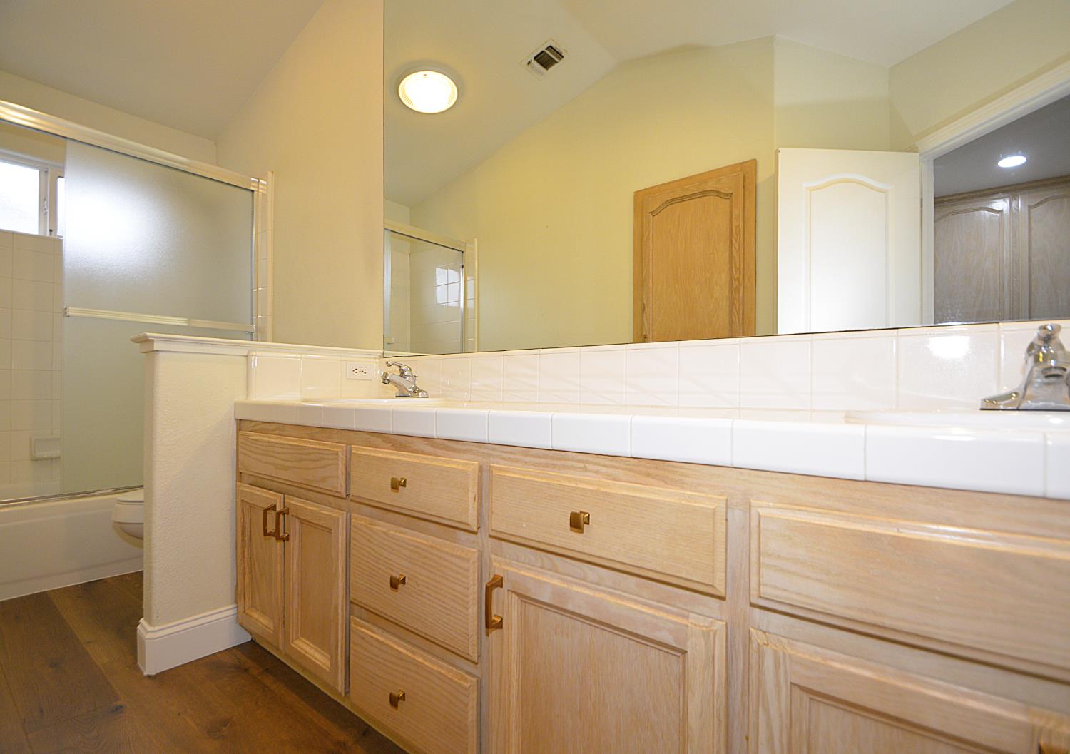 2549 E Jenny Ave, Fresno, CA 93720