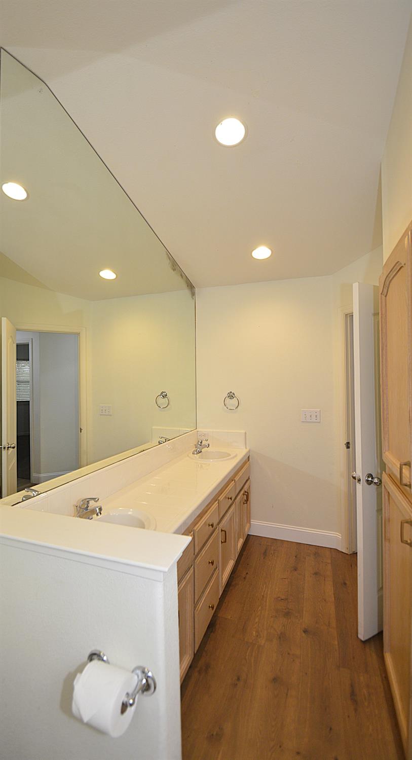 2549 E Jenny Ave, Fresno, CA 93720