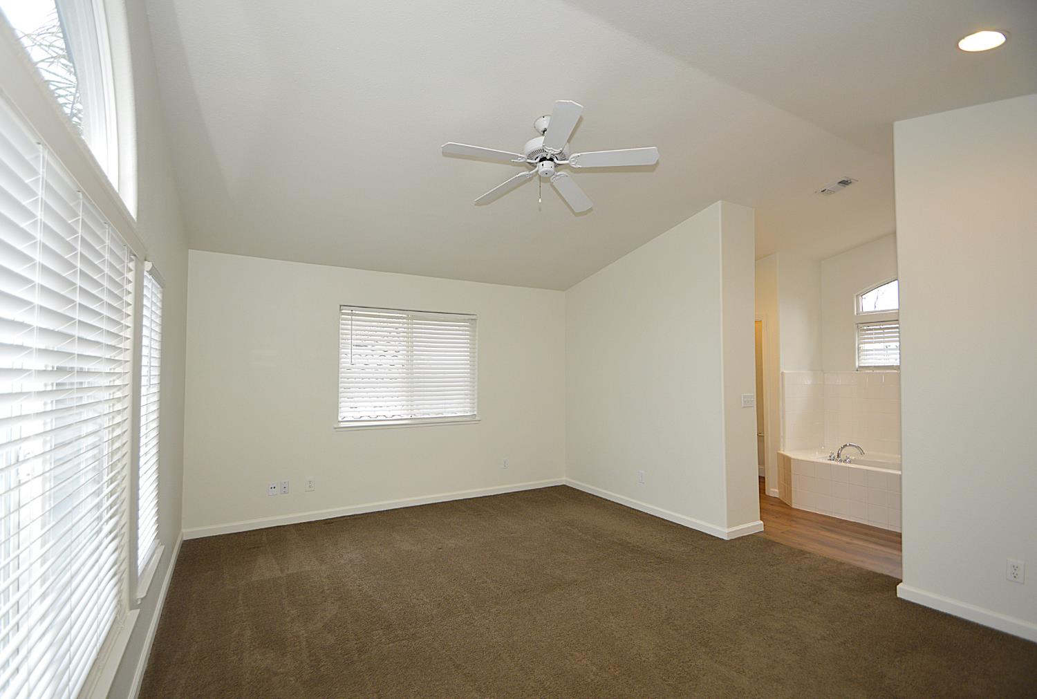 2549 E Jenny Ave, Fresno, CA 93720