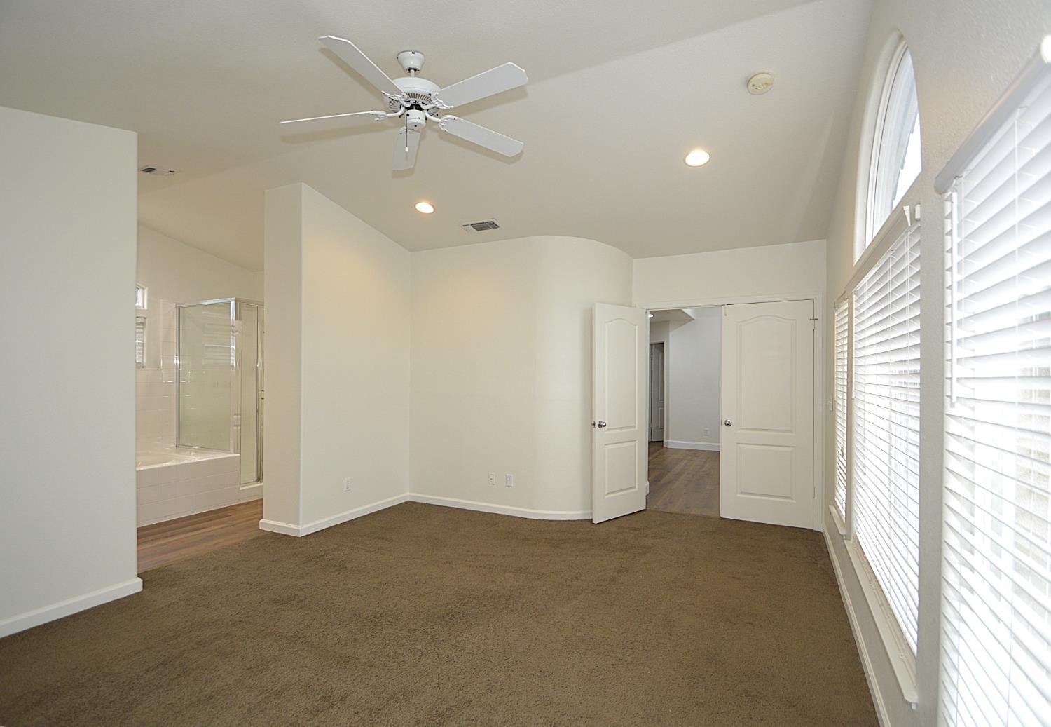 2549 E Jenny Ave, Fresno, CA 93720