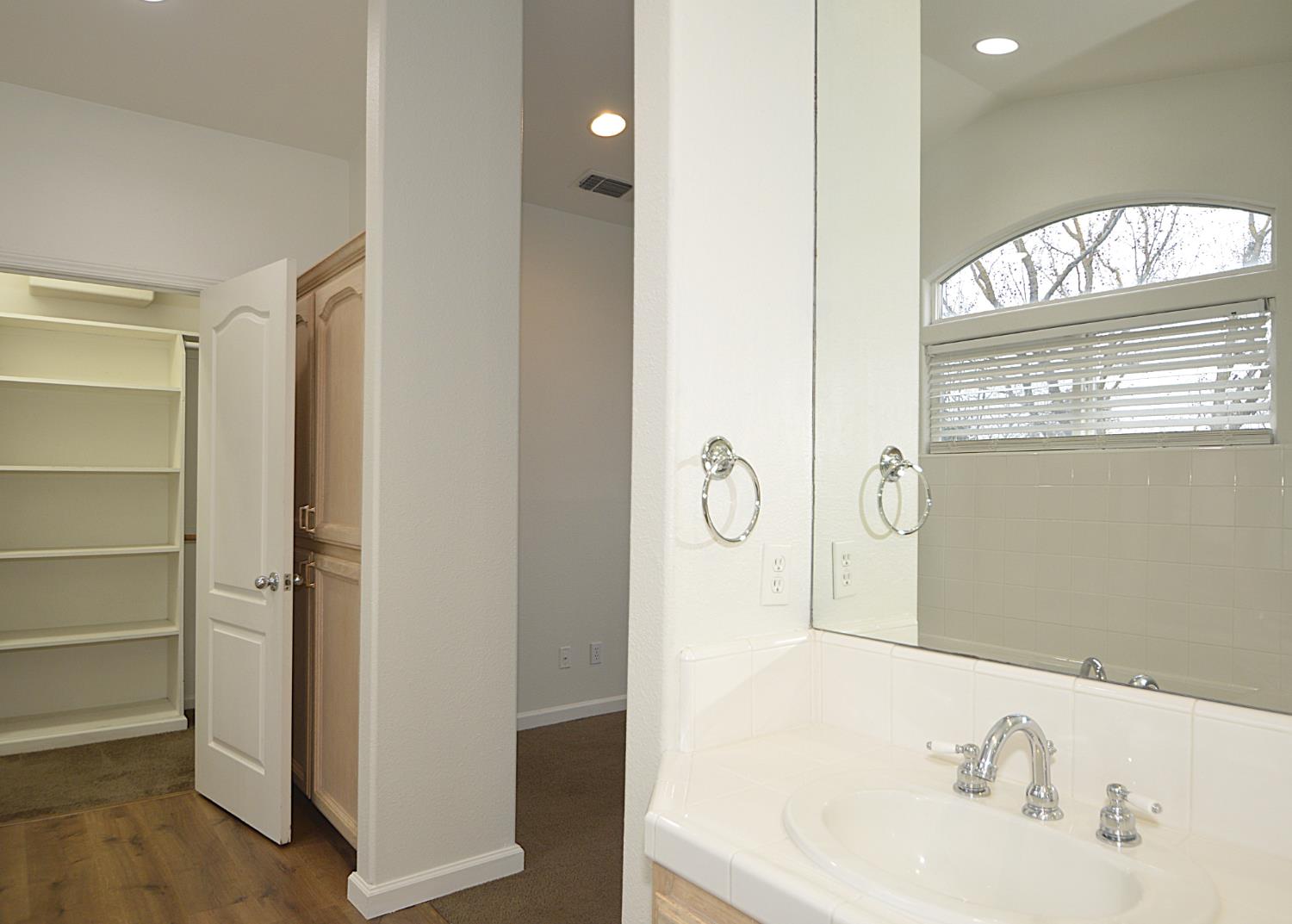 2549 E Jenny Ave, Fresno, CA 93720