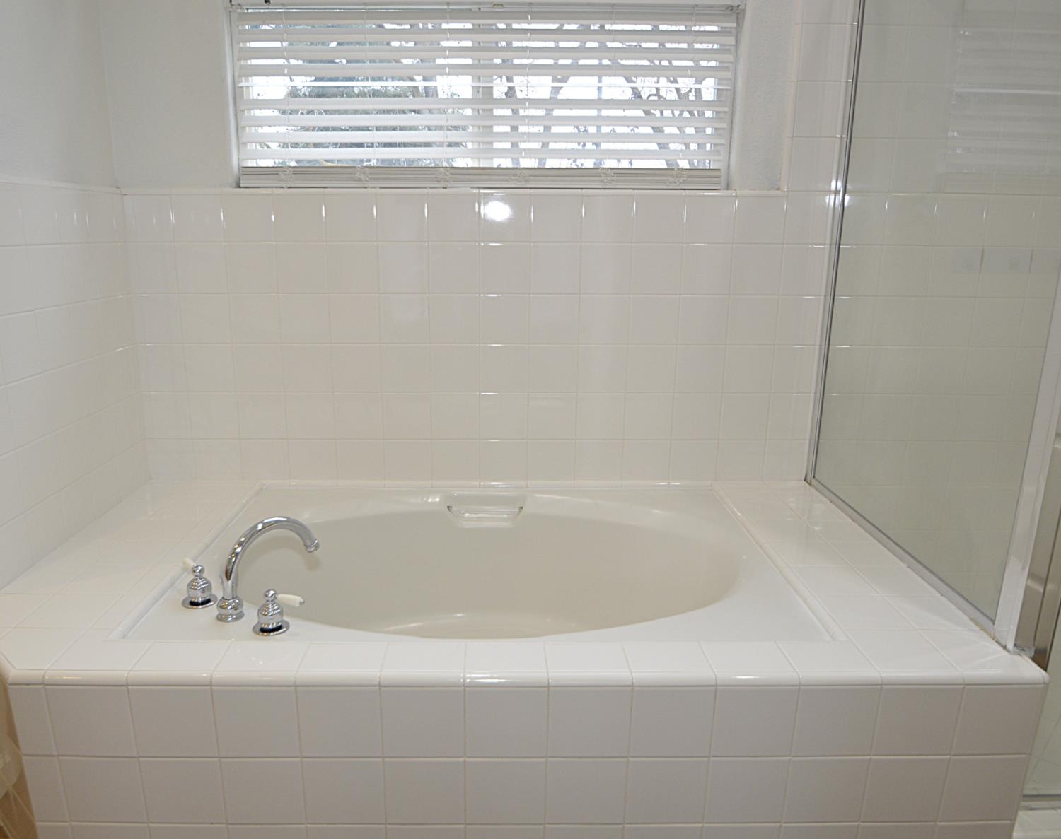 2549 E Jenny Ave, Fresno, CA 93720