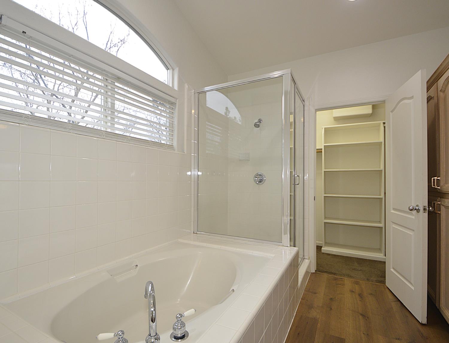 2549 E Jenny Ave, Fresno, CA 93720