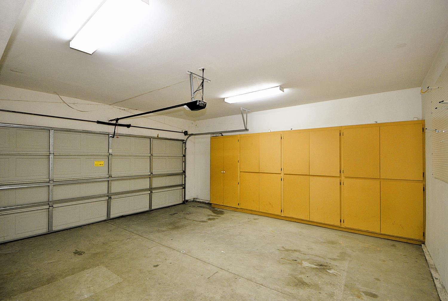 2549 E Jenny Ave, Fresno, CA 93720