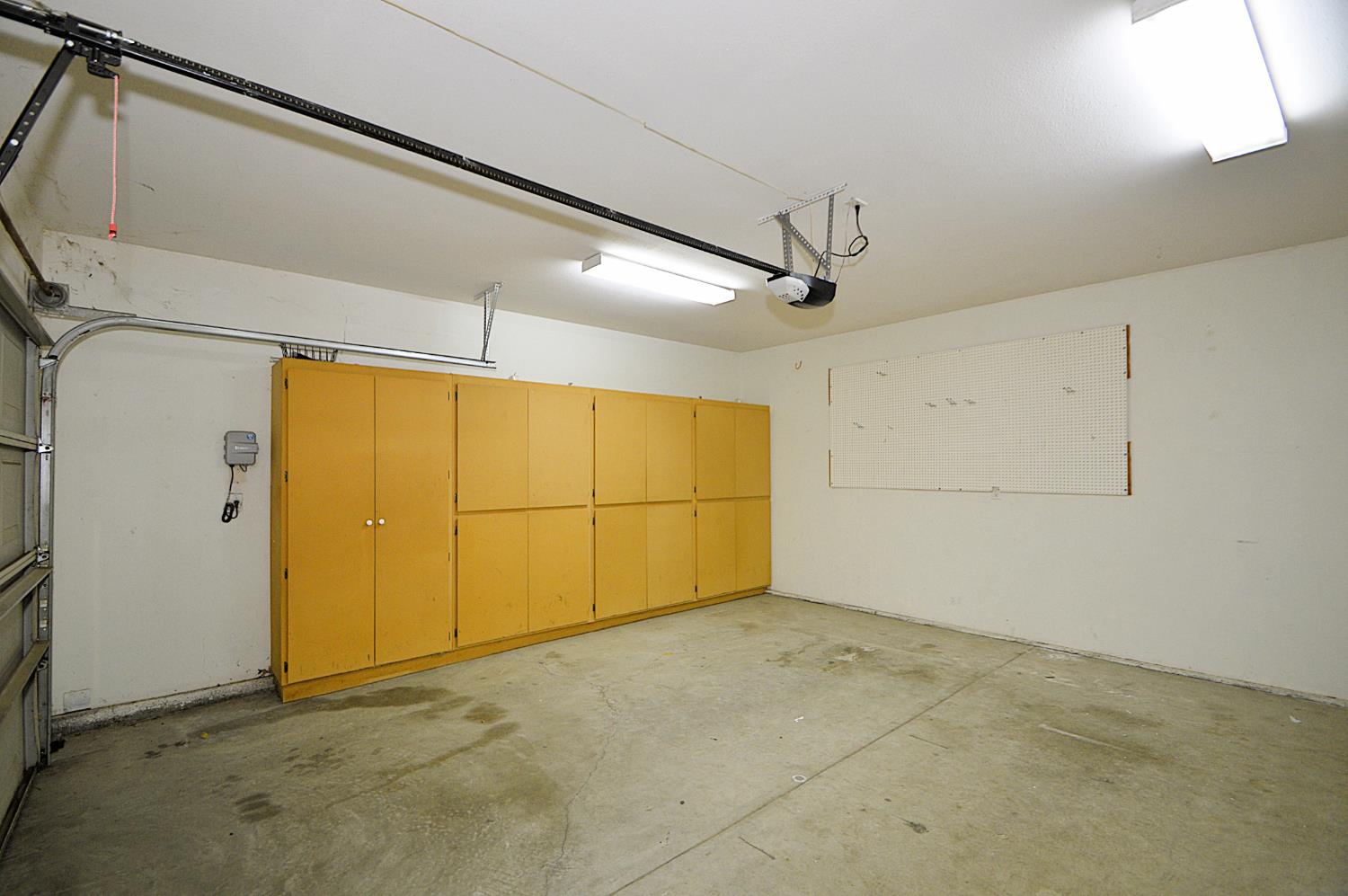 2549 E Jenny Ave, Fresno, CA 93720