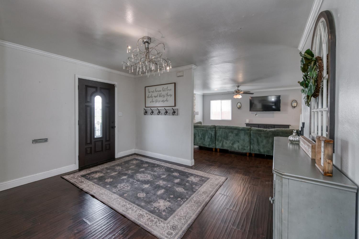 1175 N Frankwood Ave, Reedley, CA 93654