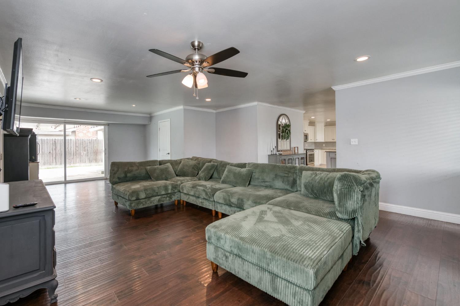 1175 N Frankwood Ave, Reedley, CA 93654