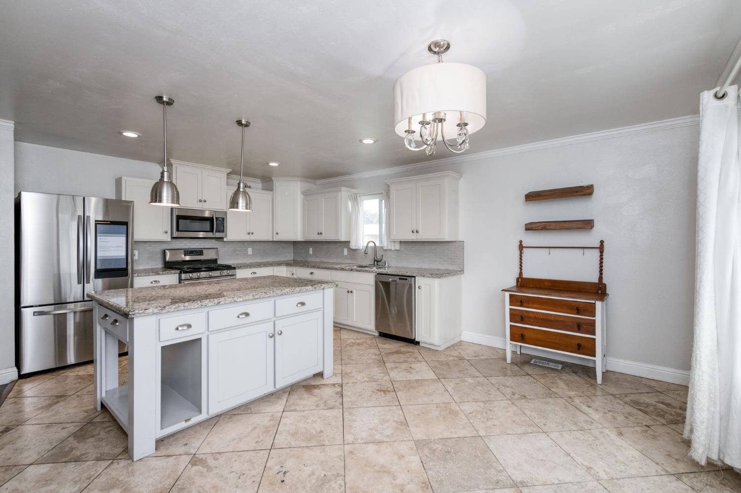 1175 N Frankwood Ave, Reedley, CA 93654